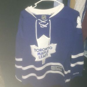 Medium blank Maple Leafs jersey.